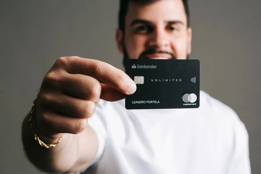 Cartão black Santander Unlimited em nome de Leandro Portela