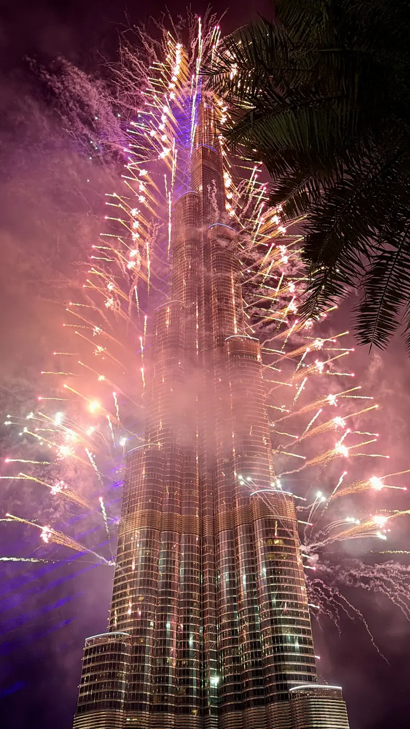 Burj Khalifa com fogos de artifício